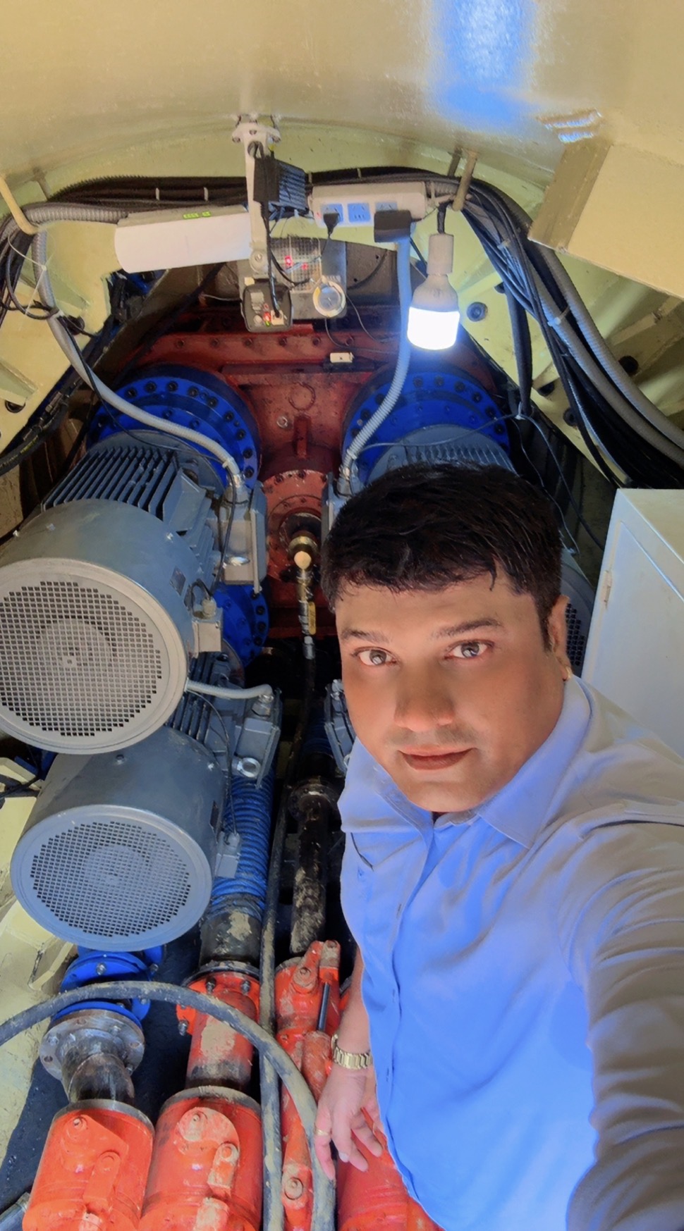Inside a pipe jacking machine drive train